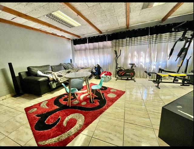 4 BEDROOM HOUSE FOR SALE IN REWLATCH